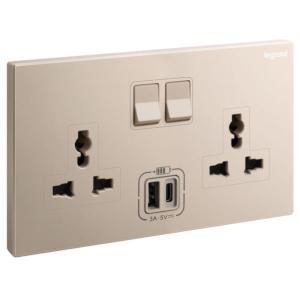 Multistandard Switched Socket + USB Galion