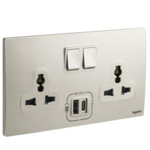 Multistandard Switched Socket + USB MalliaSensce